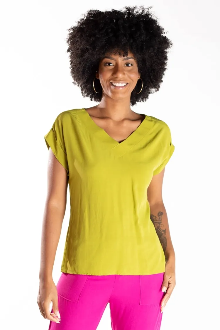 Blusa Dwz Lisa Decote V Manga Curta