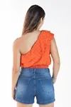 Cropped Dwz Um Ombro Com Babado
