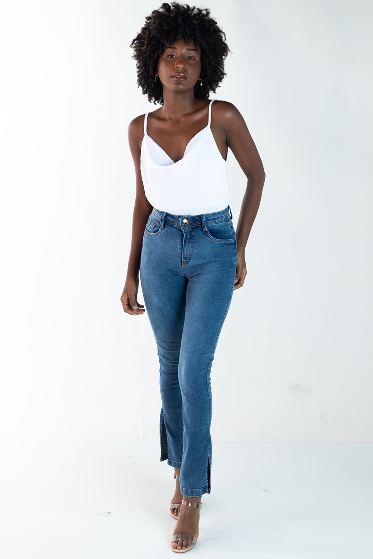 Calça jeans pantalona aberta best sale na lateral