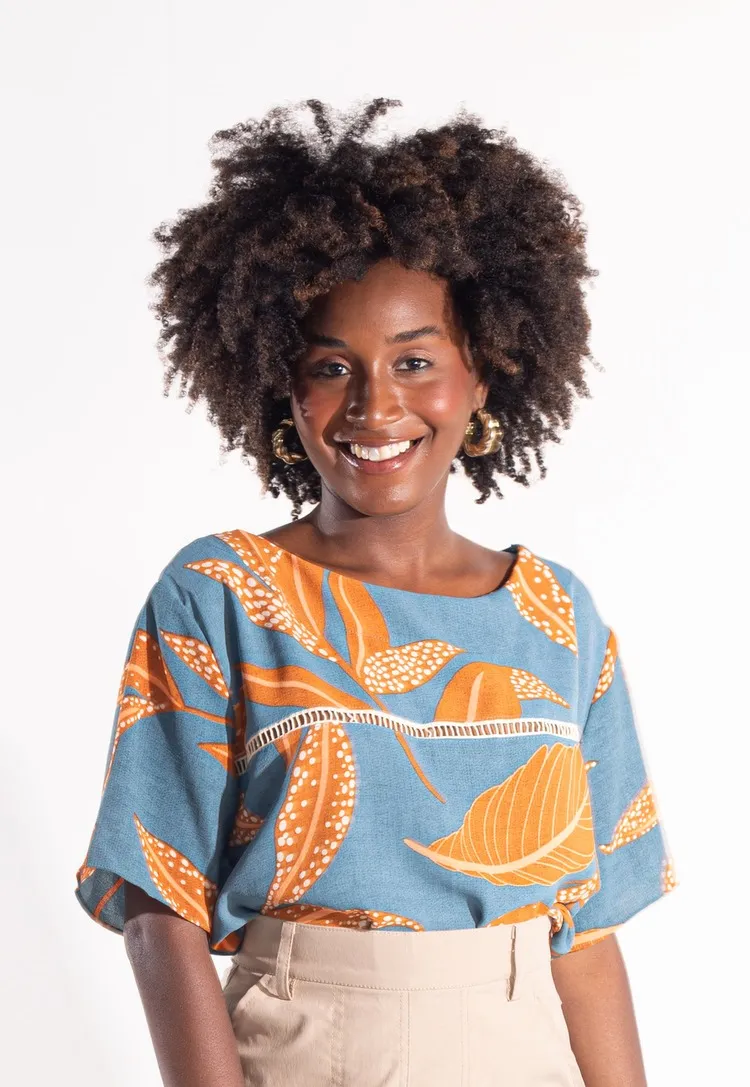 Blusa Dwz Manga Curta Estampada com Detalhe Vazado