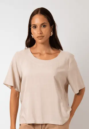 Blusa Dwz Lisa Manga Curva com Botao nas Costas