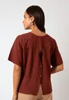 Blusa Dwz Lisa Manga Curva com Botao nas Costas