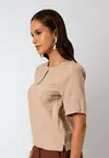 Blusa Dwz Lisa com Manga Curta e Abertura Frontal